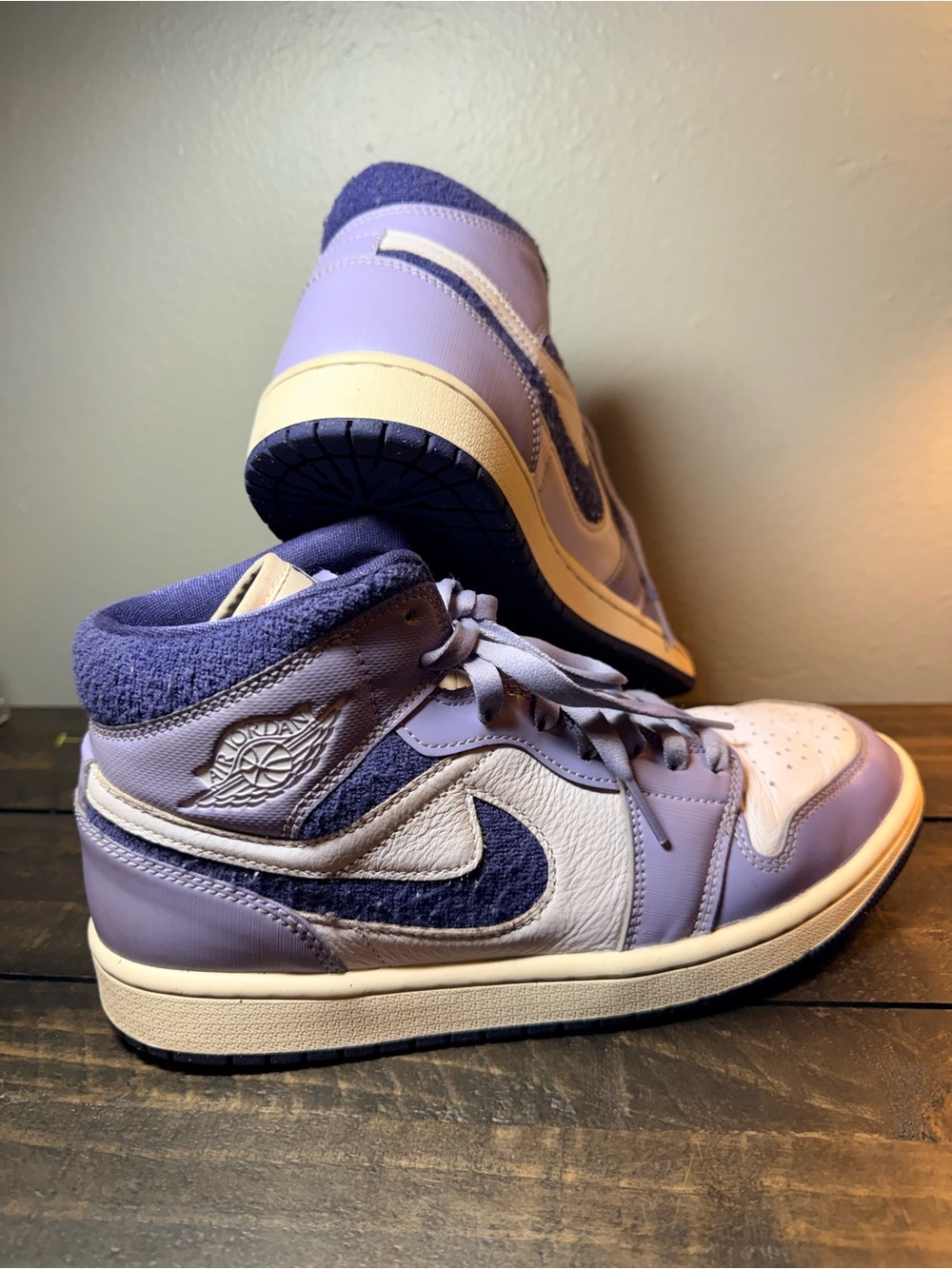 Air Jordan 1 Mid SE Nike Leather Women's High-Top Sneaker Purple/Lavender Size 9 - Picture 2 of 8